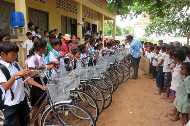 Doneer €75 voor een fiets, zodat ook deze arme kinderen er bij horen en met plezier naar school kunnen gaan.